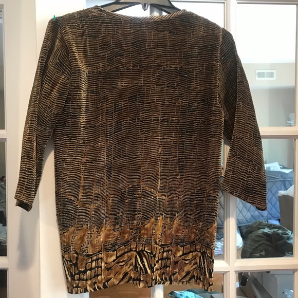 Priyanka’s Collection blouse - Picture 3 of 4